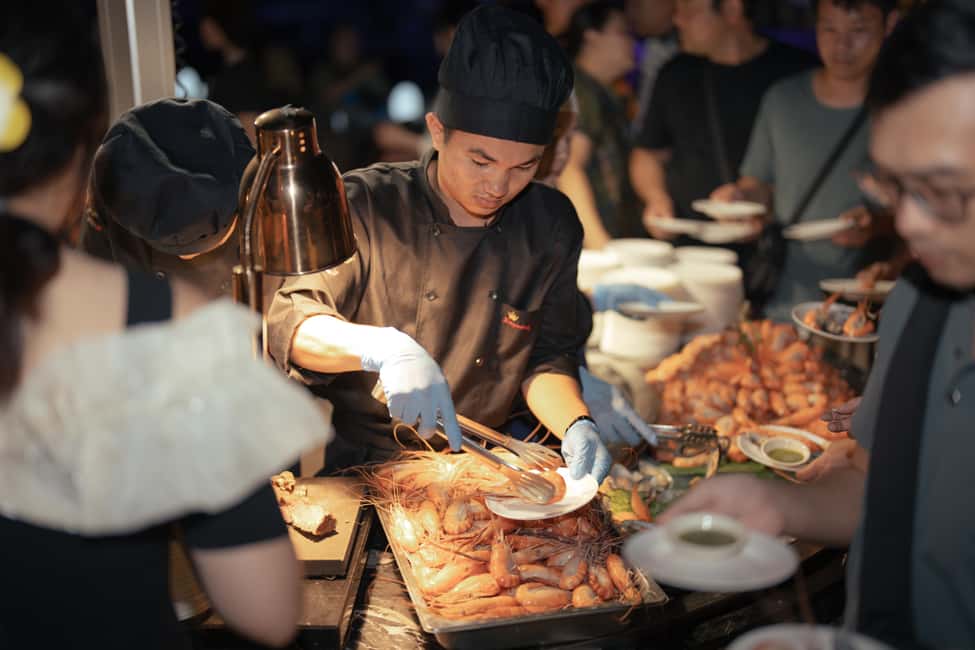 image n.8 of Bangkok: The Planet Chao Phraya River Dinner Cruise activity in Bangkok, uploaded by supplier