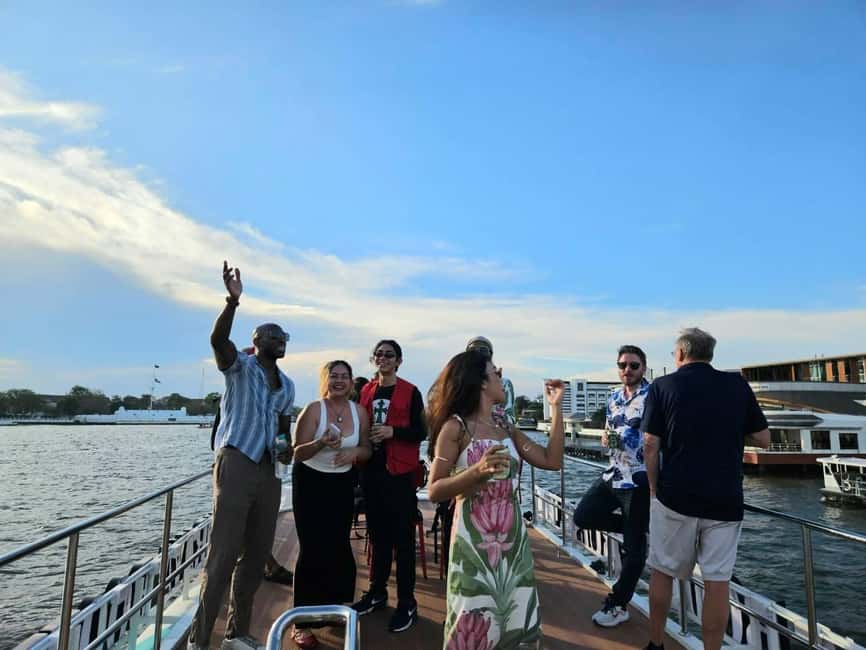 image n.44 of Bangkok: Chao Phraya Booze Cruise With Unlimited Drinks activity in Bangkok, uploaded by supplier