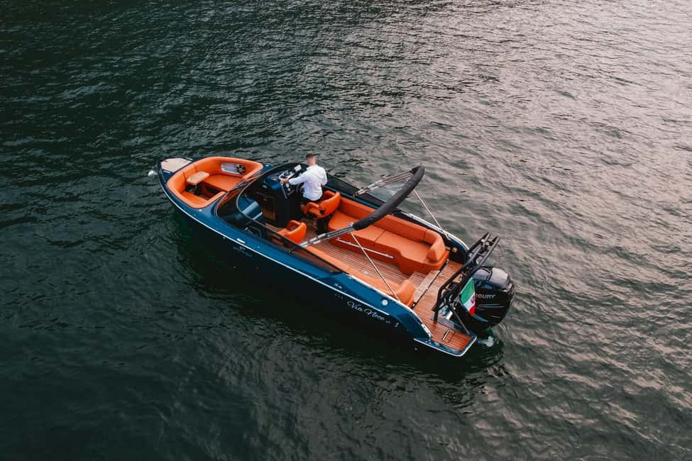 imagen n.º 3 de Lago de Como: Tour en barco privado con capitán y bebidas actividad en Varenna, subida por el proveedor