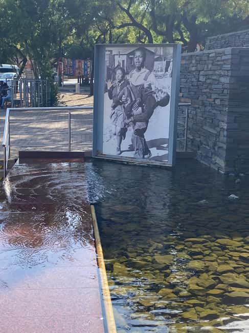 imagem n.8 de Joanesburgo: Excursão de 1 dia com o Soweto e o Museu do Apartheid atividade em Joanesburgo, carregada pelo fornecedor
