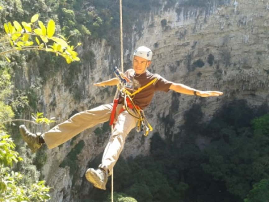 Image N°2 de Tuxtla Gutiérrez : Descente en rappel d'une journée dans le gouffre des perroquets activité à Chiapas, publiée par le prestataire