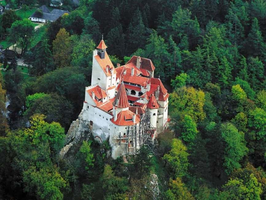 imagem n.7 de Bucareste: Viagem de 1 dia ao Castelo de Bran e Peles com a Cidadela de Rasnov atividade em Brasov, carregada pelo fornecedor