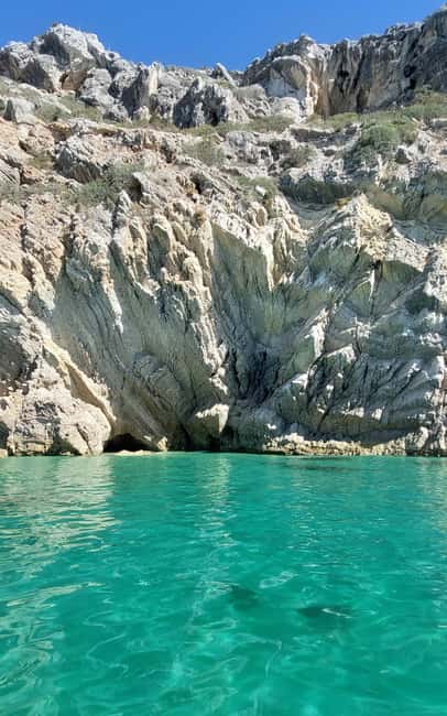 imagem n.32 de Sesimbra: Passeio de barco pelas baías e praias secretas com snorkeling atividade em Distrito de Lisboa, carregada pelo fornecedor