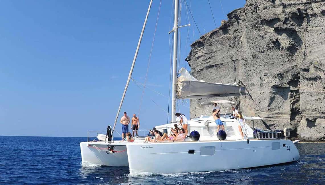 imagem n.31 de Santorini: Cruzeiro ao pôr do sol com jantar grego e transfer atividade em Cíclades, carregada pelo fornecedor