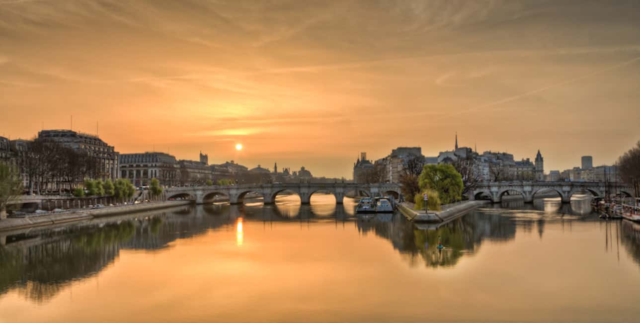 Image N°8 de Centre-ville de Paris avec Notre-Dame et le Louvre Semi-privé 8 personnes activité à Paris, publiée par le prestataire