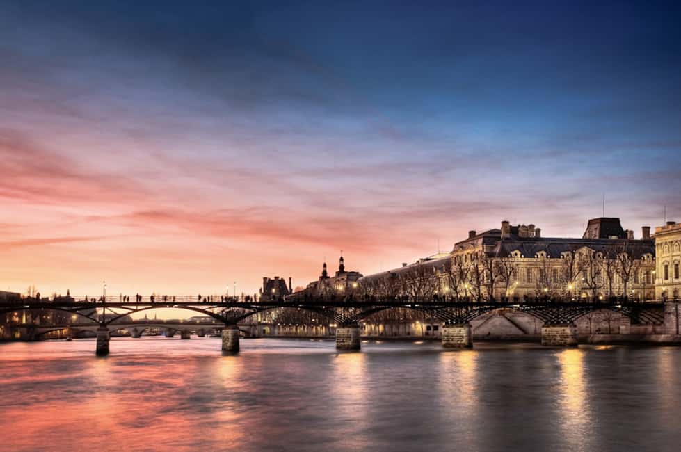 Image N°1 de Centre-ville de Paris avec Notre-Dame et le Louvre Semi-privé 8 personnes activité à Paris, publiée par le prestataire