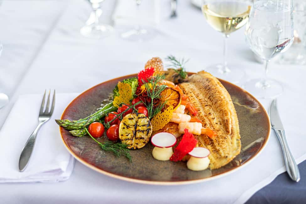 image n.2 of Niagara Falls, Canada: Dining Experience at The Watermark activity in Niagara Falls, Ontario, uploaded by supplier