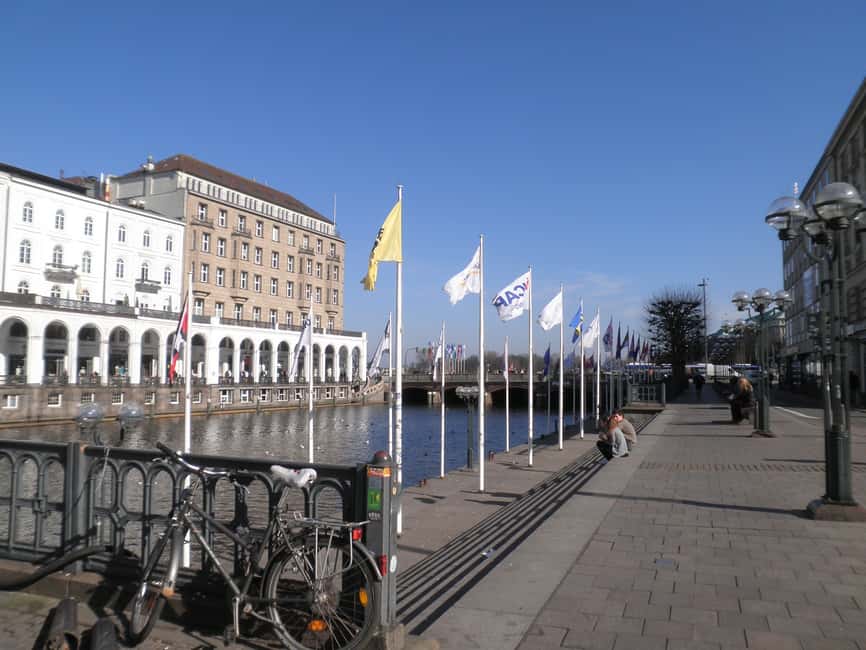 Immagine nº 6 di Amburgo: tour esclusivo in limousine con autista attività a Germania, caricata dal fornitore