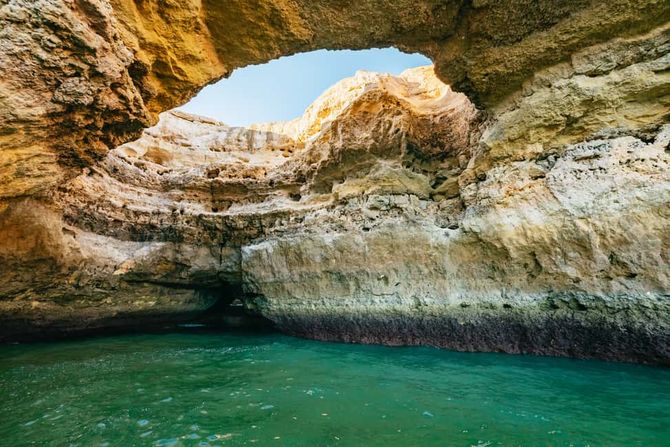 afbeelding n.2 van Vanuit Albufeira: Sunset Cruise en Strand BBQ met Open Bar activiteit in Olhos de Água, geüpload door aanbieder