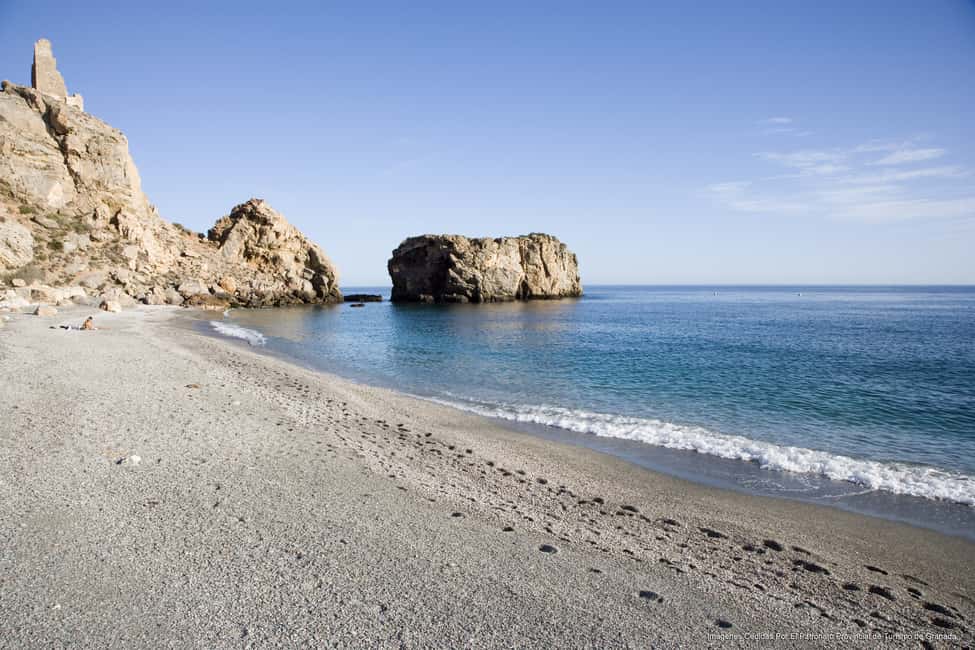 imagen n.º 8 de Excursión de un día a la Costa Tropical y las cuevas de Nerja desde Granada actividad en Andalucía, subida por el proveedor