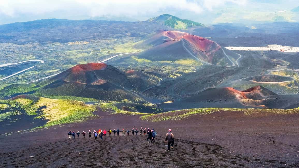 afbeelding n.8 van De Etna: Trek naar 3000m met kabelbaan en jeep activiteit in Catania, geüpload door aanbieder