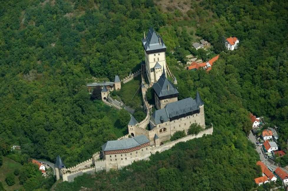 Immagine nº 3 di Praga: Tour guidato del Castello di Karlštejn con biglietto d'ingresso attività a Karlštejn, caricata dal fornitore