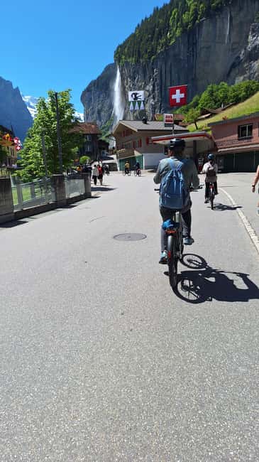 imagen n.º 5 de Interlaken: tour en bicicleta eléctrica por el valle de las 72 cascadas y Lauterbrunnen actividad en Lauterbrunnen, subida por el proveedor