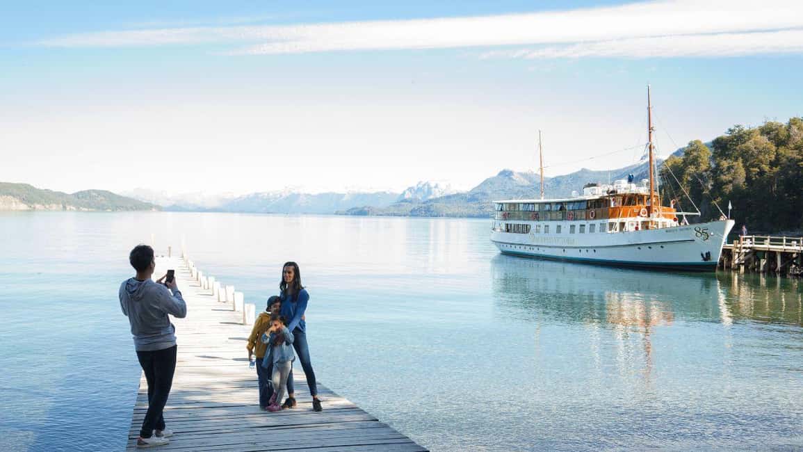 imagem n.12 de De Bariloche: Barco até Ilha Victoria e Bosque Arrayanes atividade em Região dos Lagos, Argentina, carregada pelo fornecedor