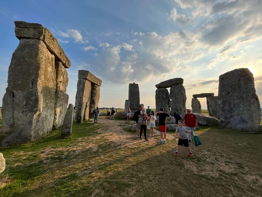 imagem n.4 de Stonehenge Tour particular ao pôr do sol com Lacock e Bath atividade em Amesbury, carregada pelo fornecedor
