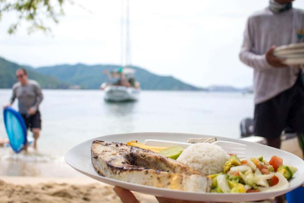imagem n.5 de Santa Marta: Passeio de um dia em um veleiro ao Parque Tayrona atividade em Magdalena, carregada pelo fornecedor