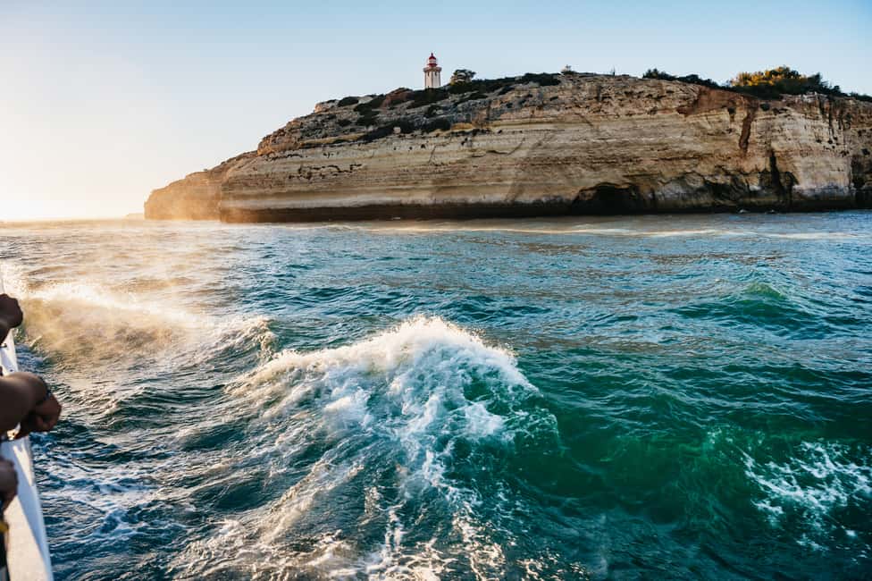 afbeelding n.17 van Vanuit Albufeira: Sunset Cruise en Strand BBQ met Open Bar activiteit in Olhos de Água, geüpload door aanbieder