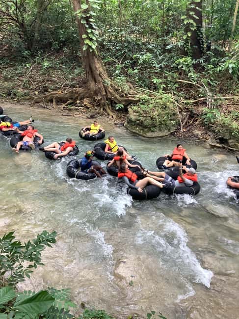 imagem n.1 de Falmouth: Dunn's River Falls e White River Tubing Combo atividade em Ocho Rios, carregada pelo fornecedor