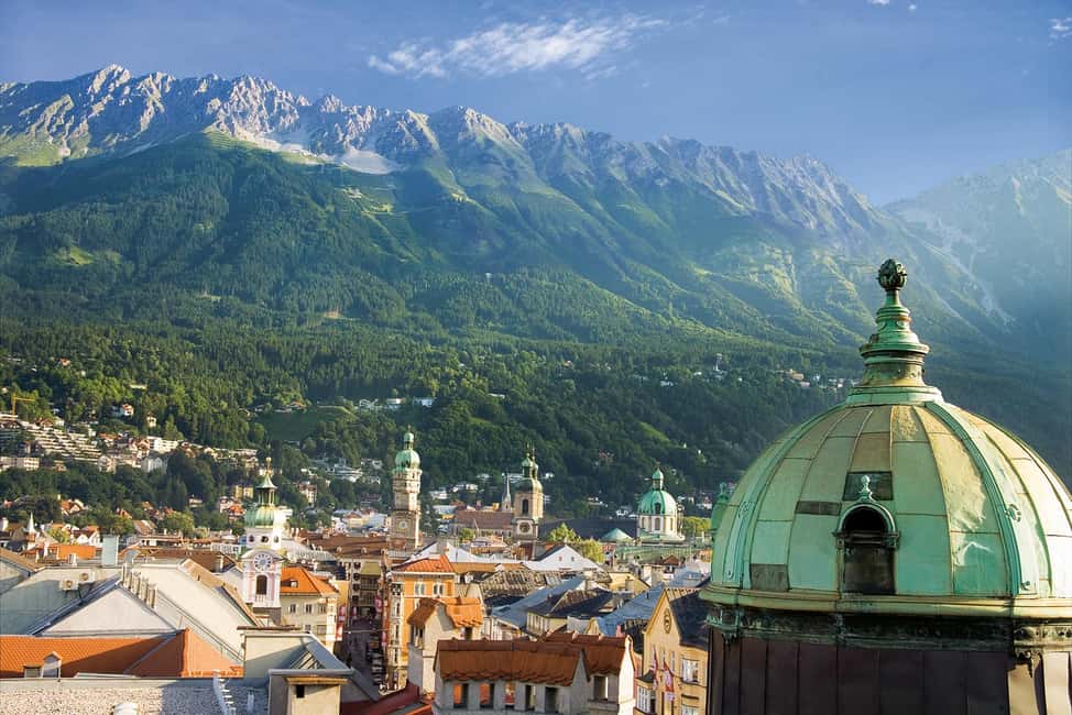 imagem n.1 de De Salzburgo: Excursão privada de um dia a Innsbruck e Swarovski atividade em Wattens, carregada pelo fornecedor