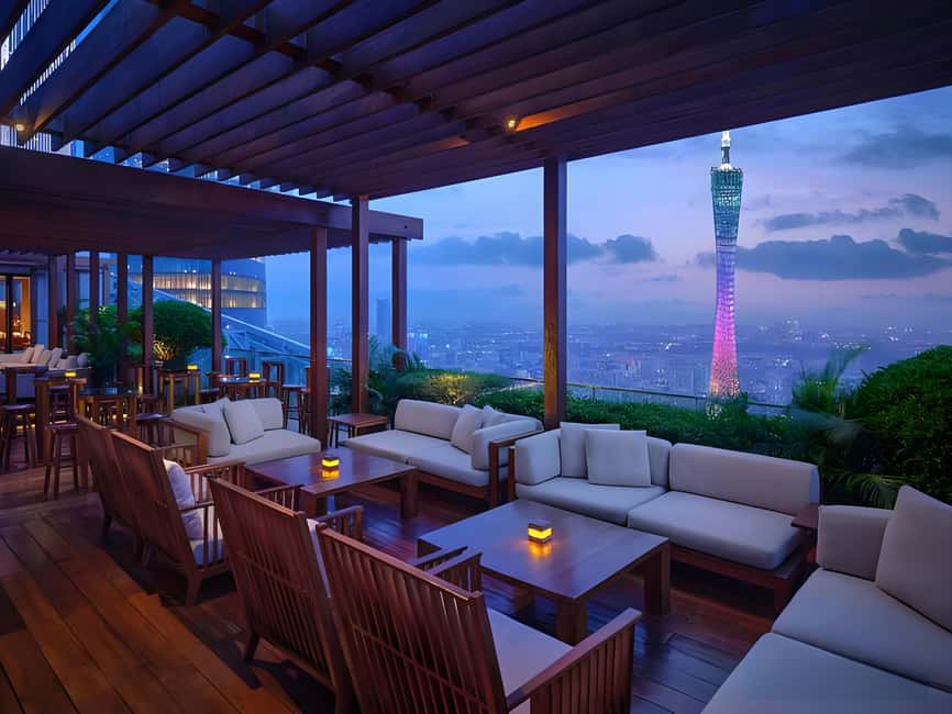 Image N°1 de GuangZhou : 70 Floor RoofTop openair Bar, coucher de soleil et spectacle de lumière activité à Chine du Sud-Est, publiée par le prestataire