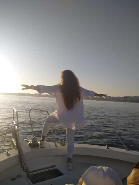 image n.12 of Cascais: Sunset Boat Trip with Welcome Drinks activity in Cascais, uploaded by supplier