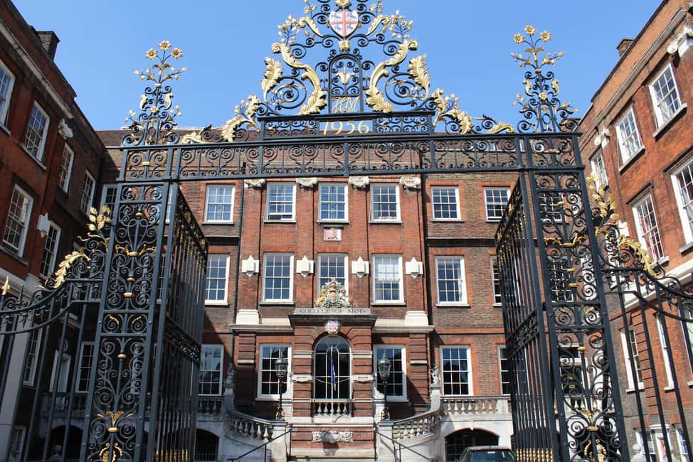 image n.3 of London: James Bond Filming Locations Bus Tour activity in London, uploaded by supplier