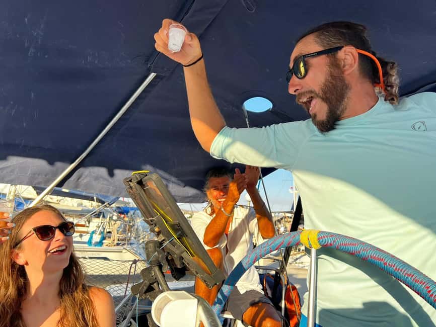 imagen n.º 7 de Desde Milos: Crucero guiado de un día a Kleftiko con almuerzo actividad en Cícladas, subida por el proveedor