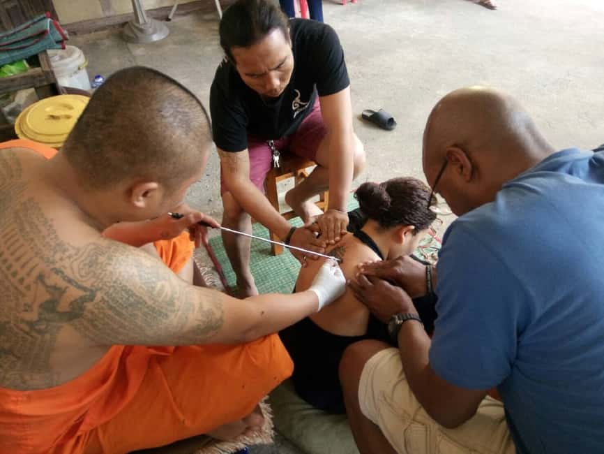 Image N°21 de Depuis Bangkok : Tatouage sacré au Wat Bang Phra activité à Nakhon Pathom, publiée par le prestataire