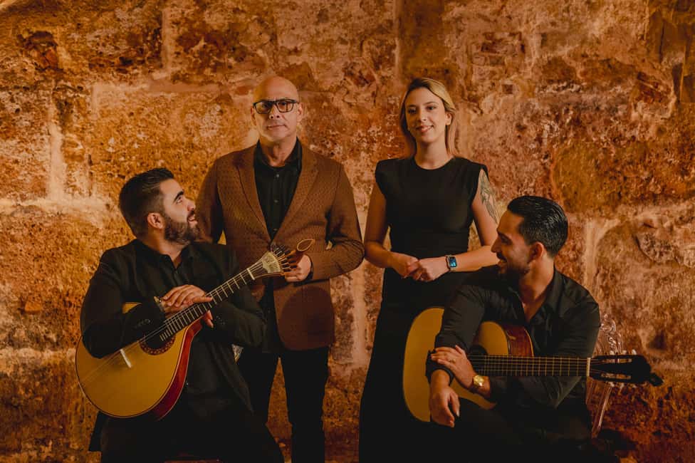 imagem n.6 de Lisboa: Espetáculo de Fado e Vinho dentro das Muralhas Medievais atividade em Lisboa, carregada pelo fornecedor