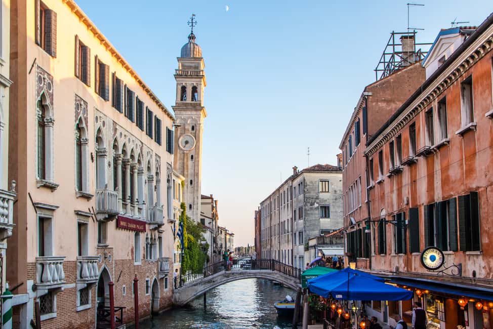 Immagine nº 3 di Venezia: Crociera al tramonto con una tipica barca veneziana attività a Venezia, caricata dal fornitore