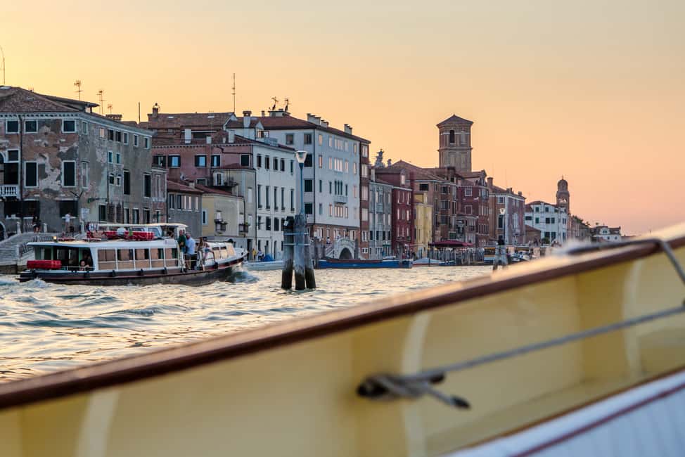 Immagine nº 6 di Venezia: Crociera al tramonto con una tipica barca veneziana attività a Venezia, caricata dal fornitore