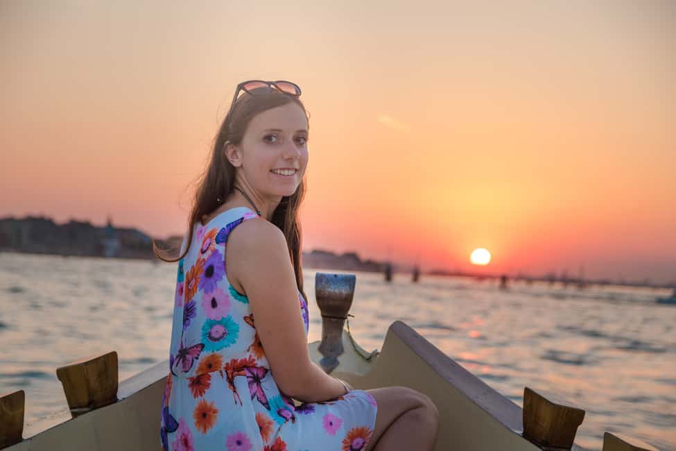 Immagine nº 9 di Venezia: Crociera al tramonto con una tipica barca veneziana attività a Venezia, caricata dal fornitore