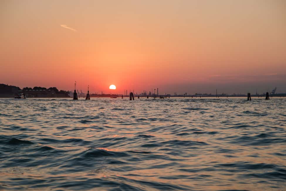 Immagine nº 10 di Venezia: Crociera al tramonto con una tipica barca veneziana attività a Venezia, caricata dal fornitore