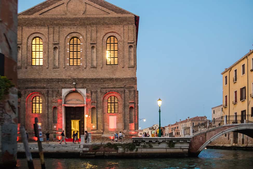 Immagine nº 12 di Venezia: Crociera al tramonto con una tipica barca veneziana attività a Venezia, caricata dal fornitore