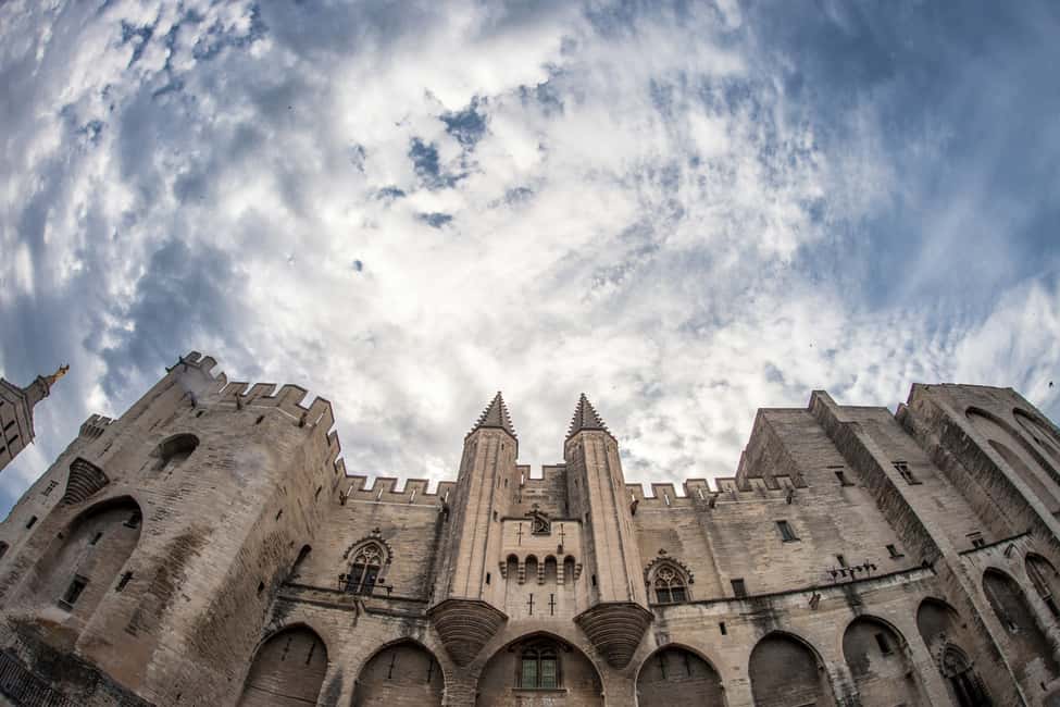 imagem n.1 de Avignon: Excursão a pé pela cidade com entrada no Palácio dos Papas atividade em Avignon, carregada pelo fornecedor