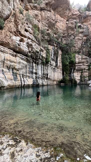 Immagine nº 7 di Mascate: tour privato di un'intera giornata a Wadi Mibam in auto 4x4 attività a Regione al-Sharqiyya, caricata dal fornitore