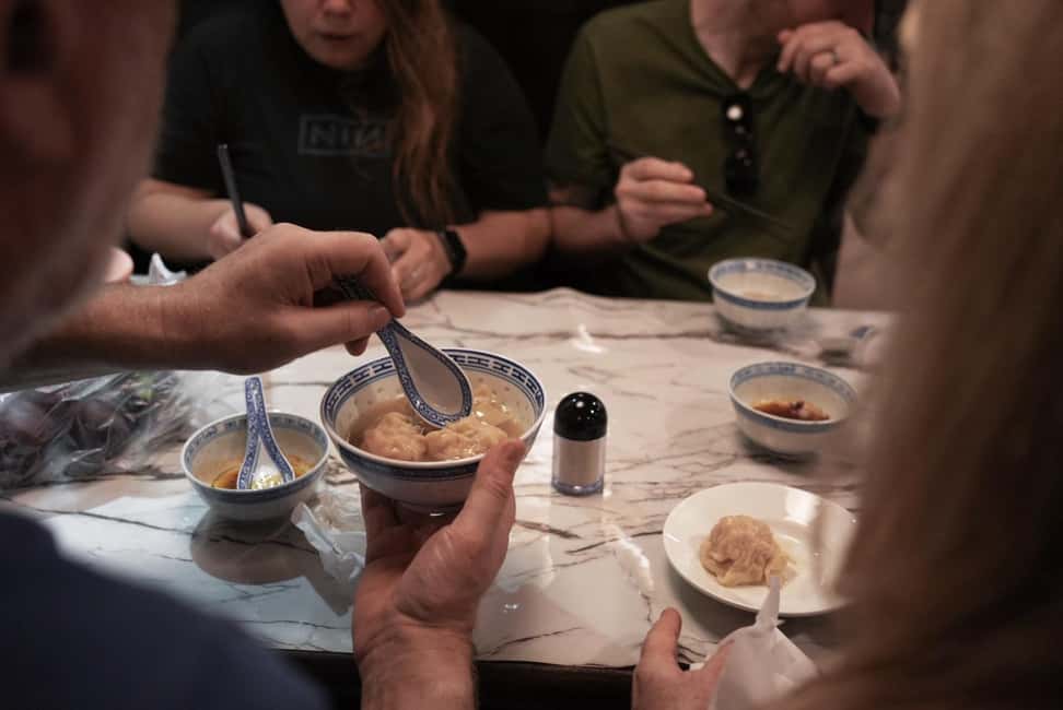 imagem n.5 de Tour gastronómico pelas ruas de Hong Kong com moradores locais - Dim Sum, Wonton atividade em Hong Kong, carregada pelo fornecedor