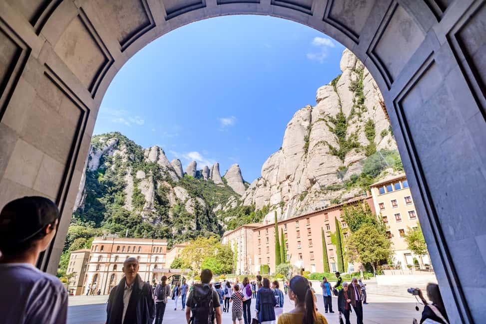 Bild Nr. 6 von Ab Barcelona: Halbtägige Montserrat- und Reittour Aktivität in Katalonien, hochgeladen vom Anbieter