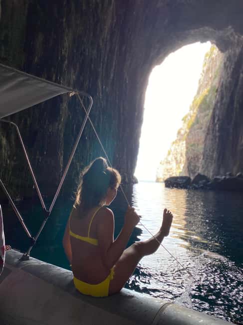 Bild Nr. 6 von Vlorë: Sazan Insel, Haxhi Ali Höhle und Karaburun Bootstour Aktivität in Kreis Vlora, hochgeladen vom Anbieter