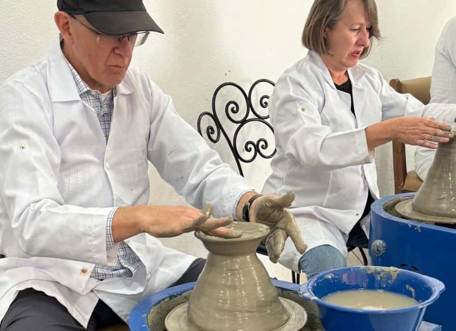 Image N°2 de Création et artisanat à Fès : cours de poterie traditionnelle et de zellige activité à Fès, publiée par le prestataire