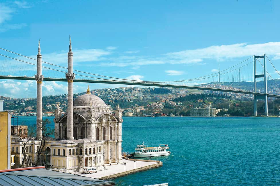 imagem n.3 de Istambul: Passeio de barco pelo Bósforo e dois continentes com almoço atividade em Istambul, carregada pelo fornecedor