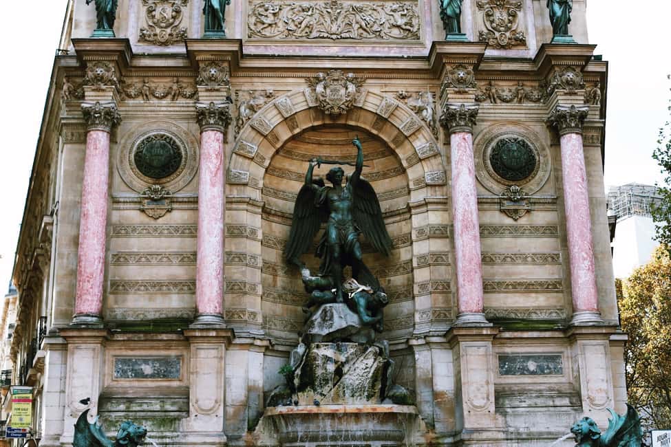 Image N°14 de Centre-ville de Paris avec Notre-Dame et le Louvre Semi-privé 8 personnes activité à Paris, publiée par le prestataire
