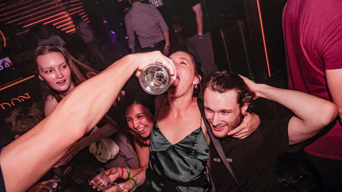 изображение номер 10 мероприятия Гонконг: 3-часовой поход по пабам Lan Kwai Fong в городе Гонконг, загруженное организатором