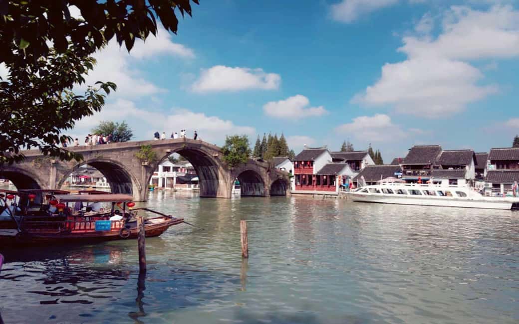 imagen n.º 2 de Lo más destacado de Shanghai y la Ciudad del Agua de Zhujiajiao Tour privado actividad en Shanghái, subida por el proveedor