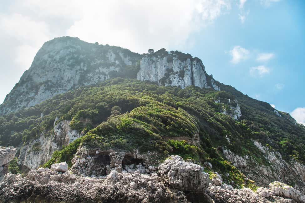 imagem n.7 de Capri: excursão turística pela ilha com parada na Gruta Azul atividade em Anacapri, carregada pelo fornecedor