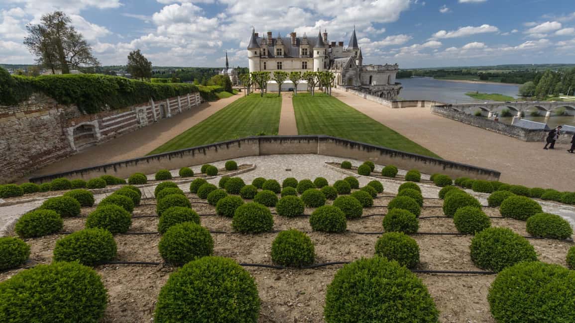 image n.5 of Paris: Loire Valley Castles Tour with Wine Tasting activity in Chenonceaux, uploaded by supplier
