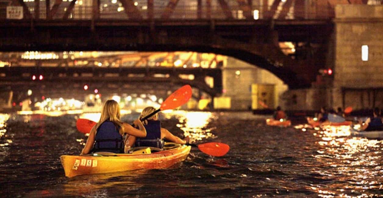 imagen n.º 1 de Chicago: tour nocturno en kayak por los fantasmas y gánsteres actividad en Chicago, subida por el proveedor
