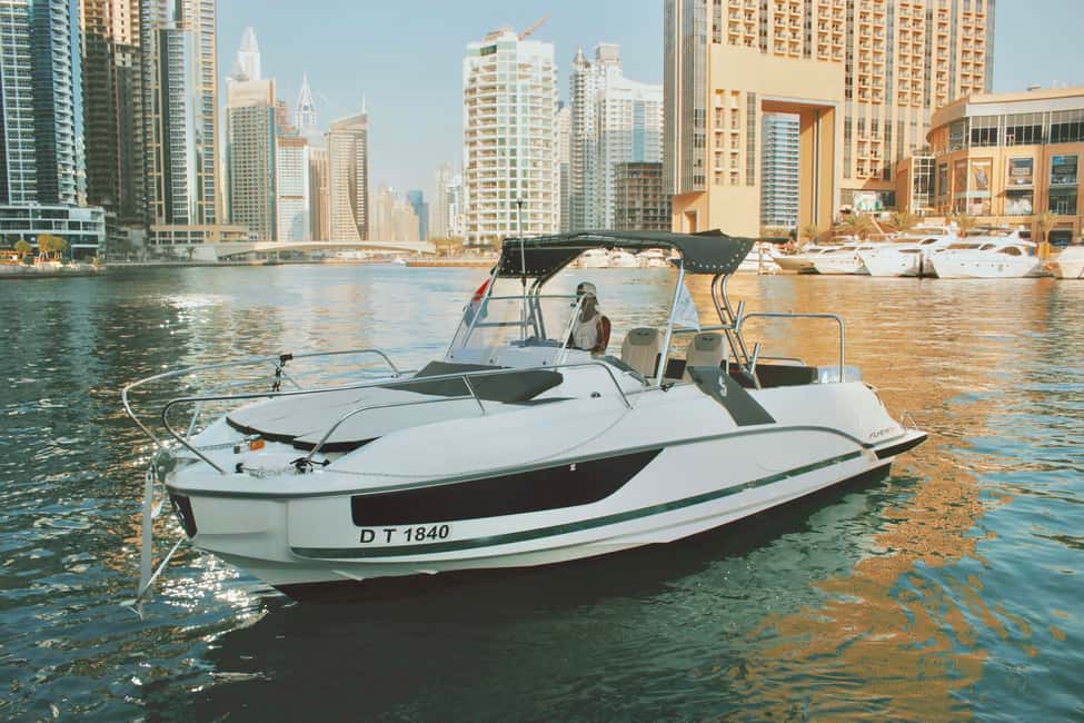 Immagine nº 1 di Dubai: Crociera turistica e balneare a Marina attività a Dubai, caricata dal fornitore