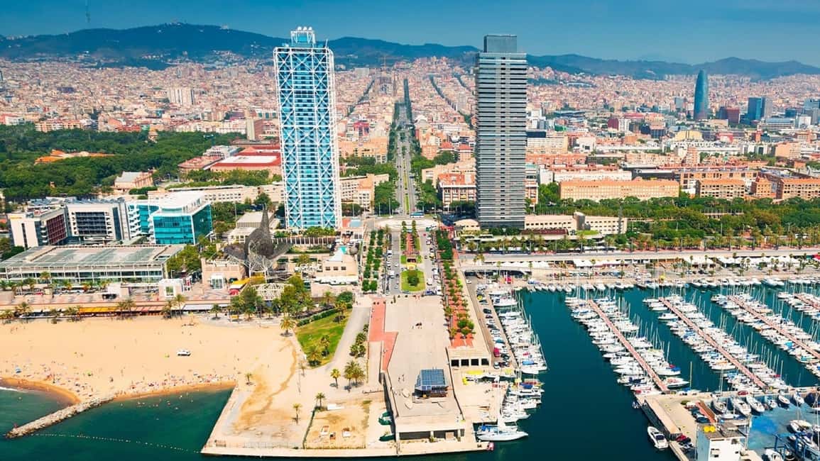Bild Nr. 8 von Barcelona: Hubschrauberflug & Transfer vom Heliport zum Boot Aktivität in Barcelona, hochgeladen vom Anbieter