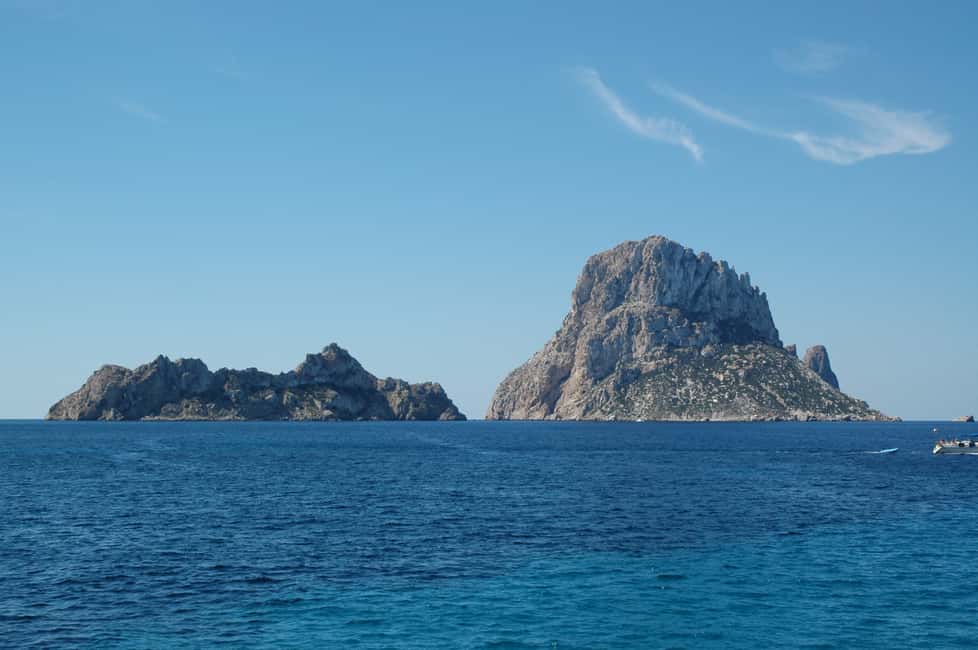 Image N°1 de IBIZA : Croisière guidée à Es Vedrá activité à Sant Josep de sa Talaia, publiée par le prestataire